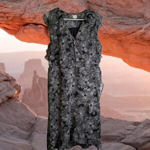 A New Day Large black & white lined polyester faux wrap dress. Fall/winter